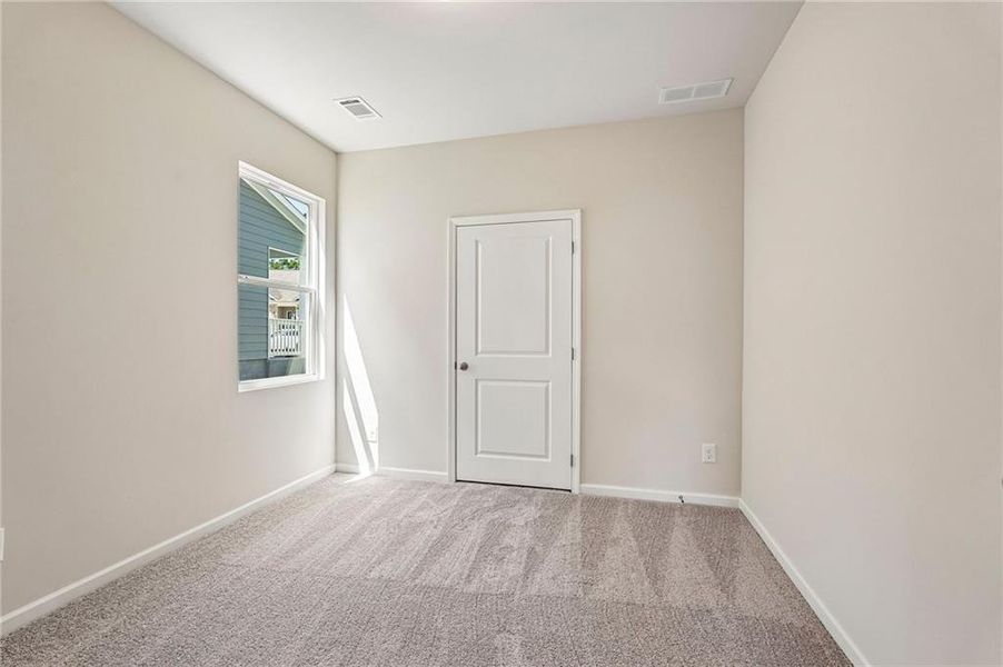 Spacious, unfurnished interior of a new home in Villages at Cedar Hill, Dallas (Image 19).