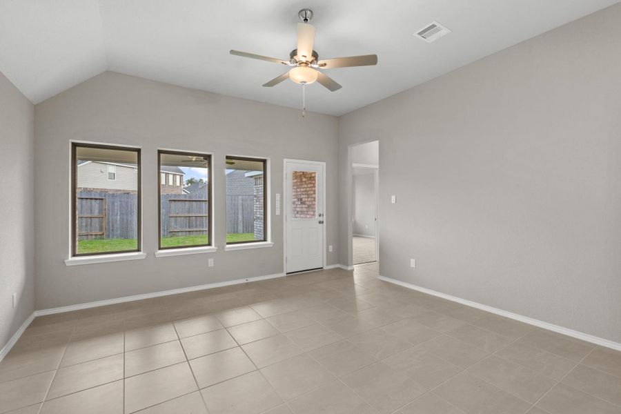 Spacious, unfurnished interior of a new home in The Trails, New Caney (Image 15).