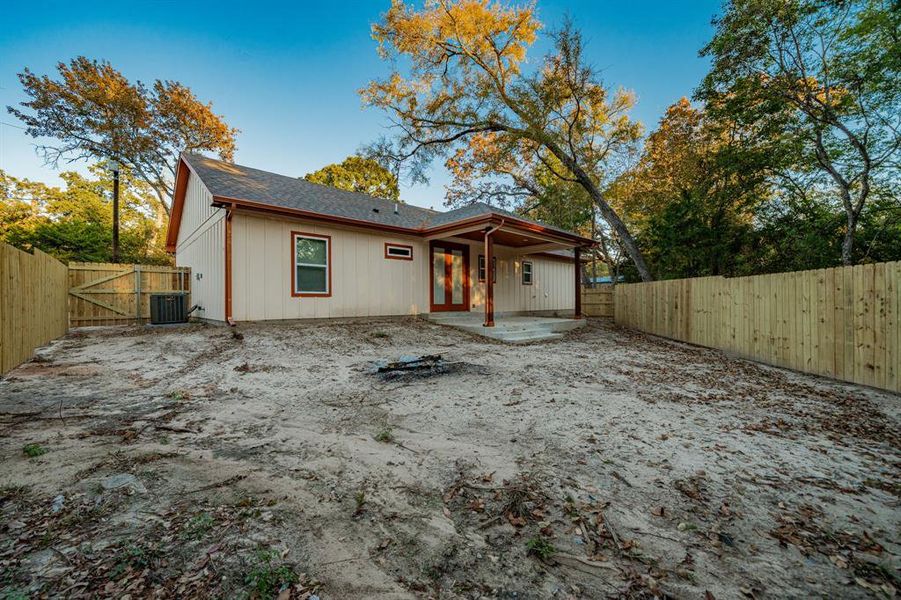 Exterior details and patio area of a home in , Hawk Cove (Image 18).
