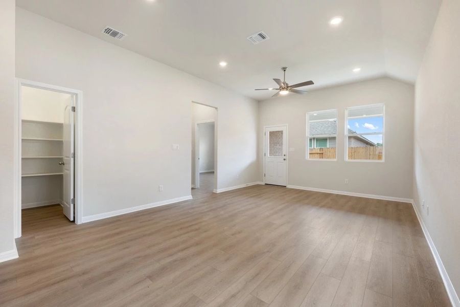 Spacious, unfurnished interior of a new home in La Cima, San Marcos (Image 11).