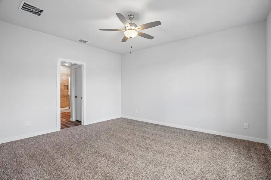 Spacious, unfurnished interior of a new home in The Meadows at Hunters Ranch, San Antonio (Image 16).