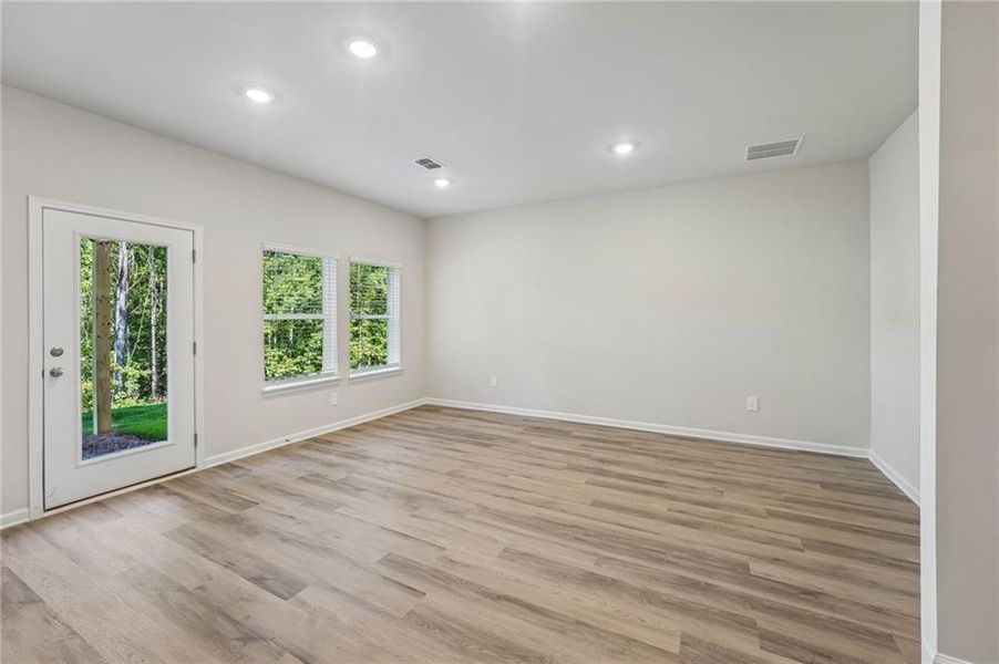 Spacious, unfurnished interior of a new home in Ivey Township, Dallas (Image 36).