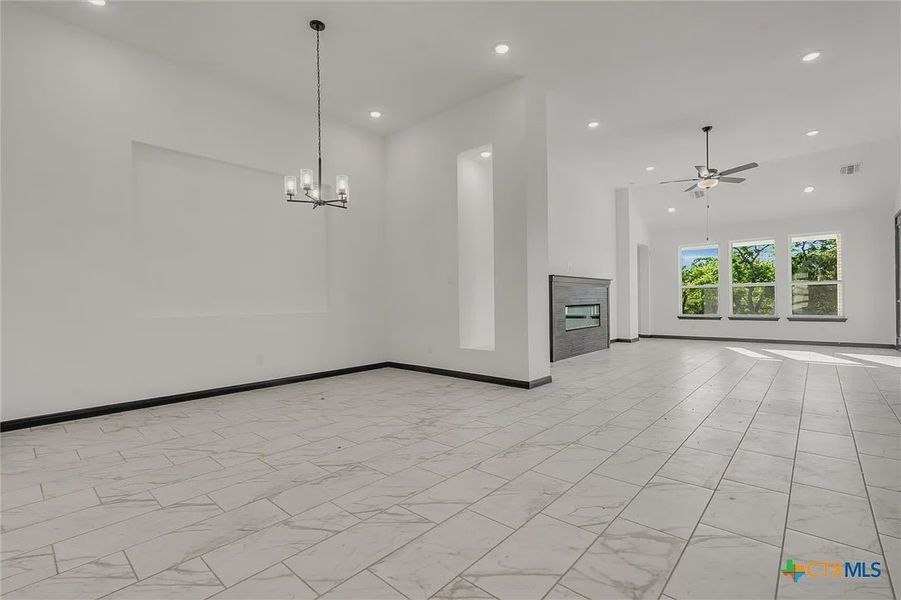 Spacious, unfurnished interior of a new home in Heritage Oaks, Killeen (Image 31).