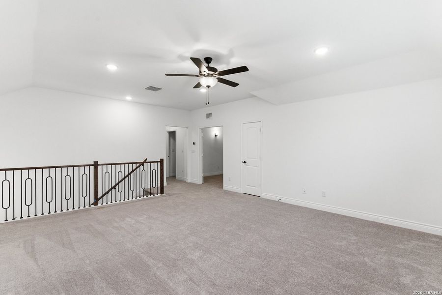 Spacious, unfurnished interior of a new home in Davis Ranch, San Antonio (Image 28).