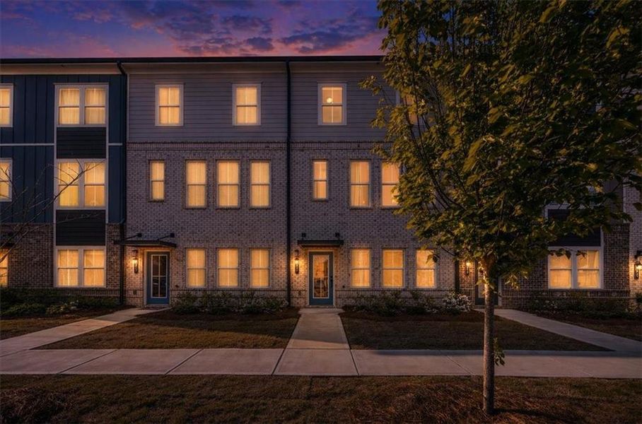Condo located in Acworth, GA showcasing its design and architecture (Image 4).