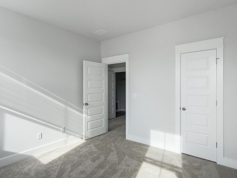 Spacious, unfurnished interior of a new home in Carnes Crossroads, Summerville (Image 38).