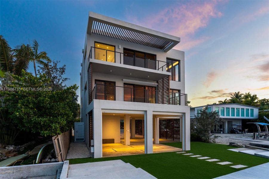 Condo located in Key Largo, FL showcasing its design and architecture (Image 34). Condo located in Key Largo, FL showcasing its design and architecture (Image 34).