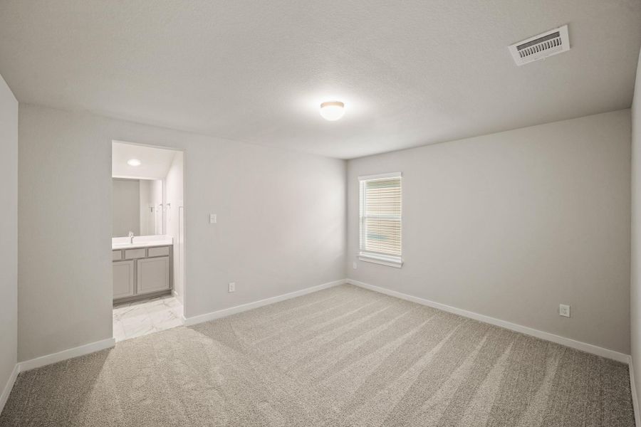 Spacious, unfurnished interior of a new home in Sunterra North, Katy (Image 10). Spacious, unfurnished interior of a new home in Sunterra North, Katy (Image 10).