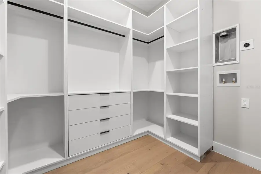Furnished interior view inside a new home in , Orlando (Image 8).