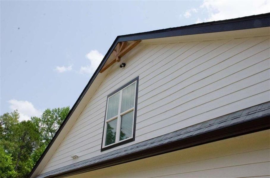Exterior details and patio area of a home in , Mansfield (Image 29).