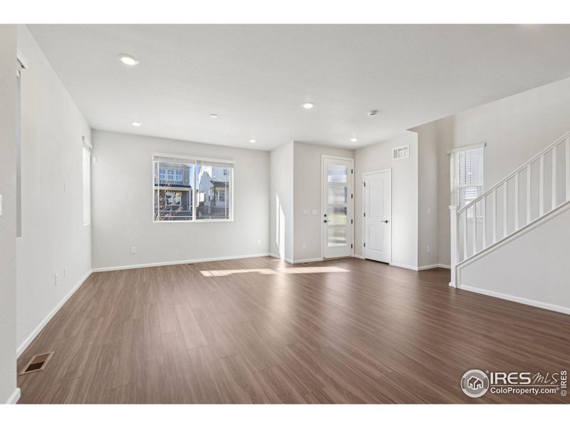 Spacious, unfurnished interior of a new home in The Villas Collection at Sterling Ranch, Littleton (Image 32).