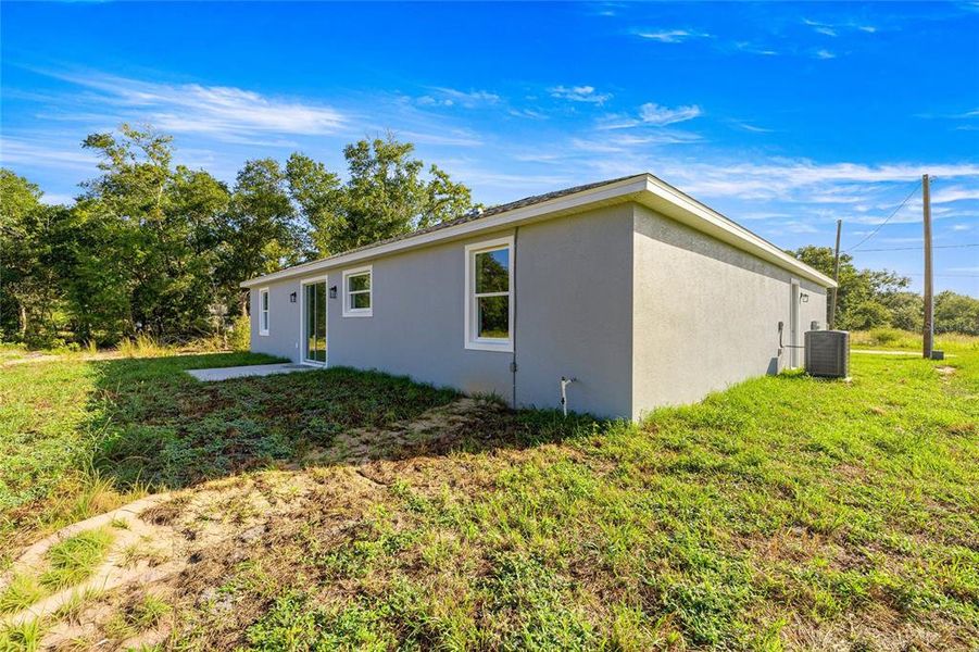 Exterior details and patio area of a home in , Belleview (Image 15).