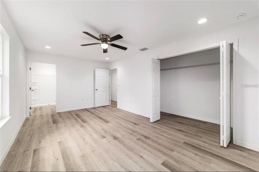 Spacious, unfurnished interior of a new home in , Silver Springs (Image 24).