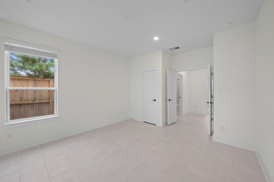 Spacious, unfurnished interior of a new home in , Katy (Image 17).