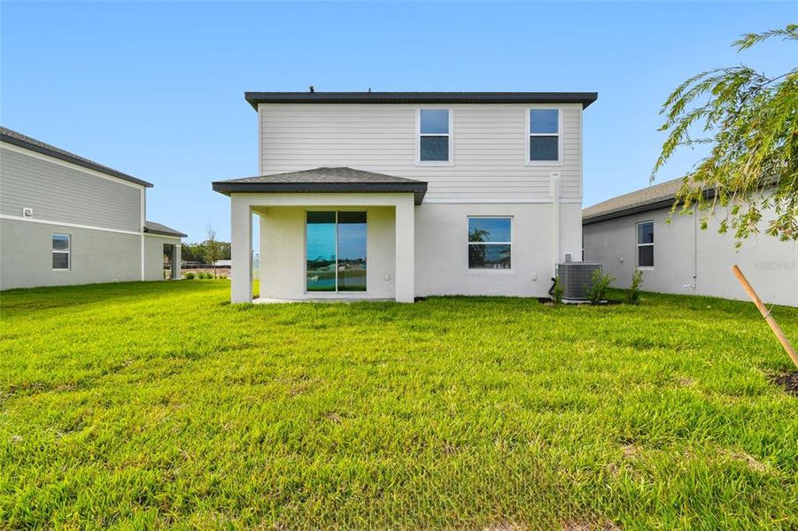 Exterior details and patio area of a home in Southpointe, Palmetto (Image 3).