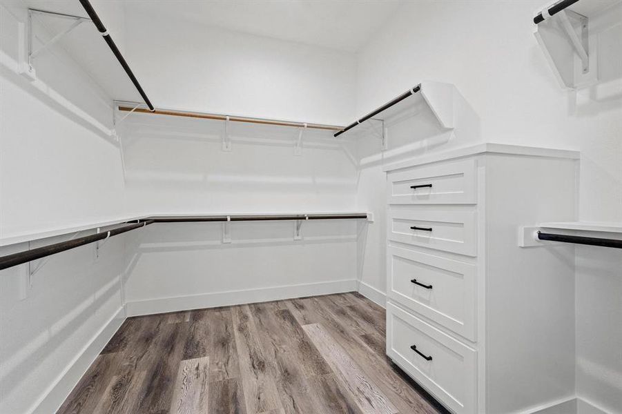 Spacious, unfurnished interior of a new home in , Leonard (Image 20).