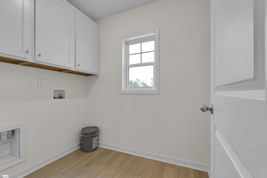 Spacious, unfurnished interior of a new home in Lynbrook, Boiling Springs (Image 16).