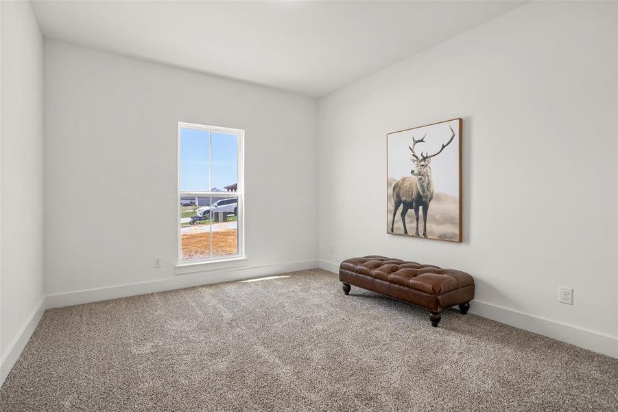 Sitting room with carpet