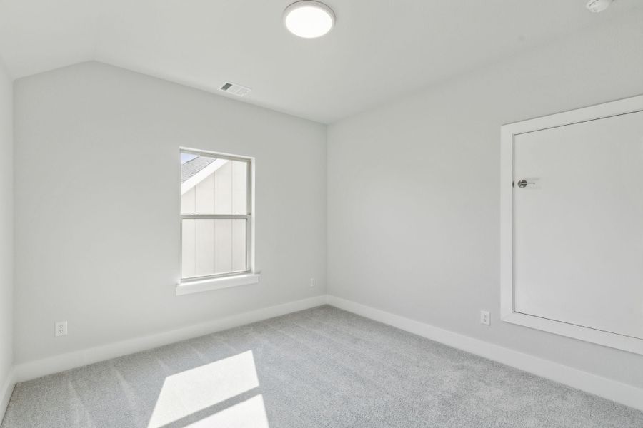 Representative unfurnished interior of a home built from the Dove by Centre Living Homes in Dove Hollow, Waxahachie (Image 25).
