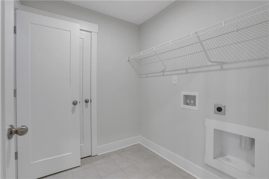 Spacious, unfurnished interior of a new home in Cambridge at Steels Bridge, Canton (Image 32).