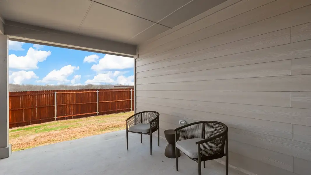Exterior details and patio area of a home in Longhorn Estates, Fort Worth (Image 3).