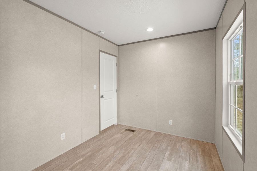 Spacious, unfurnished interior of a new home in , Summerville (Image 22).