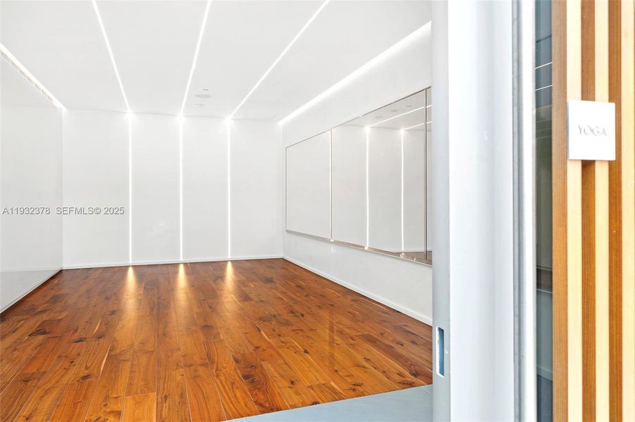 Spacious, unfurnished interior of a new home in , Hallandale Beach (Image 25).