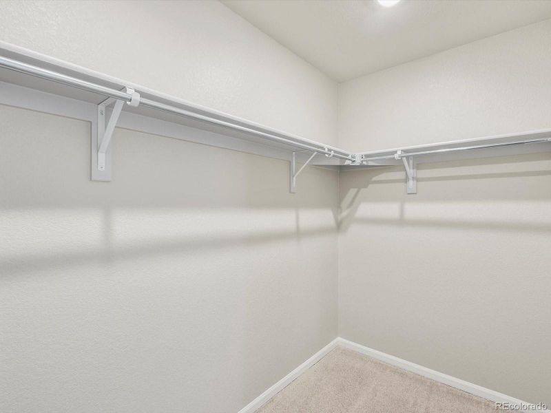 Spacious, unfurnished interior of a new home in Lake Bluff, Greeley (Image 20).