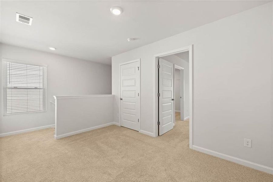 Spacious, unfurnished interior of a new home in Shoal Creek, Hampton (Image 20).