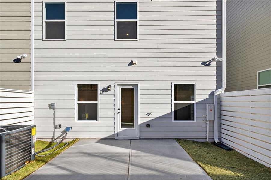 Exterior details and patio area of a home in Sanders Park, Austell (Image 4).