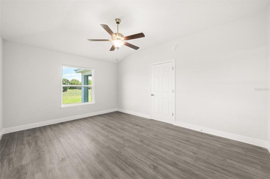 Spacious, unfurnished interior of a new home in , Sebring (Image 36).