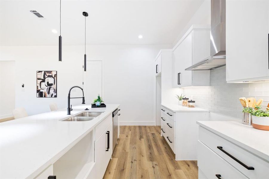 Furnished interior view inside a new home in , Dallas (Image 12).