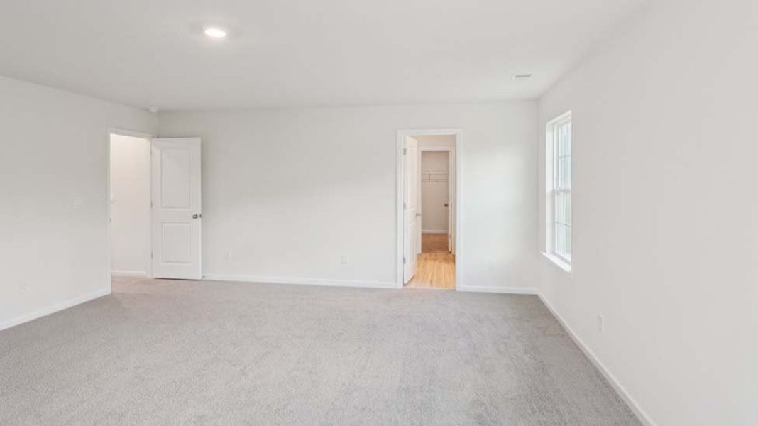 Spacious, unfurnished interior of a new home in Rydele Heights, Asheville (Image 23).