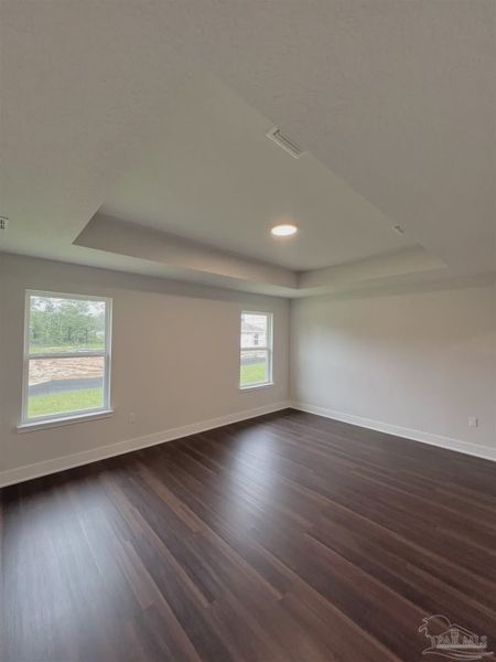 Spacious, unfurnished interior of a new home in Pine Top, Cantonment (Image 10).