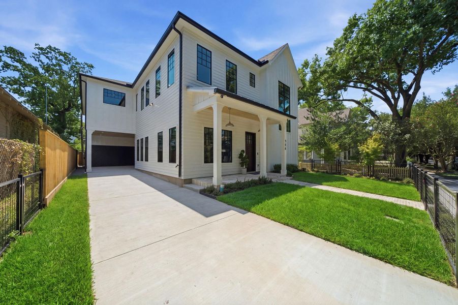 Front exterior of a new home in , Houston, TX, highlighting curb appeal (Image 28). Front exterior of a new home in , Houston, TX, highlighting curb appeal (Image 28).