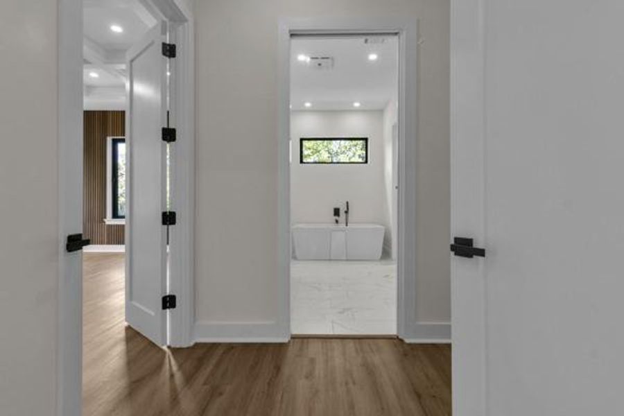 Spacious, unfurnished interior of a new home in , Atlanta (Image 67).