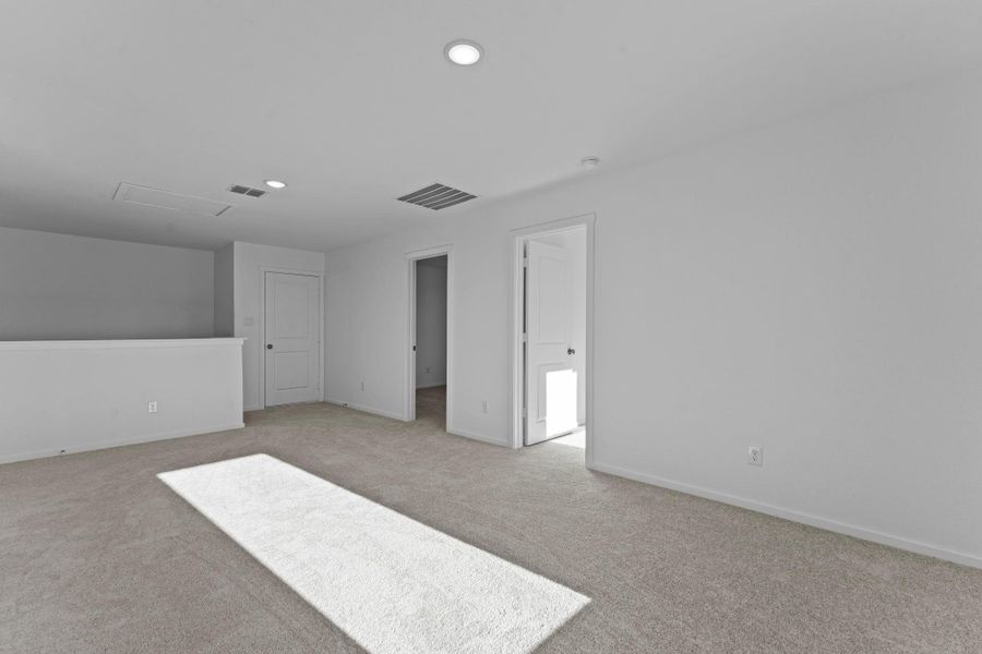 Spacious, unfurnished interior of a new home in Friendship Oaks, Fredericksburg (Image 23).