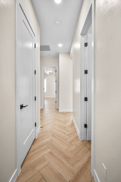 Spacious, unfurnished interior of a new home in Verdancia, El Paso (Image 31).