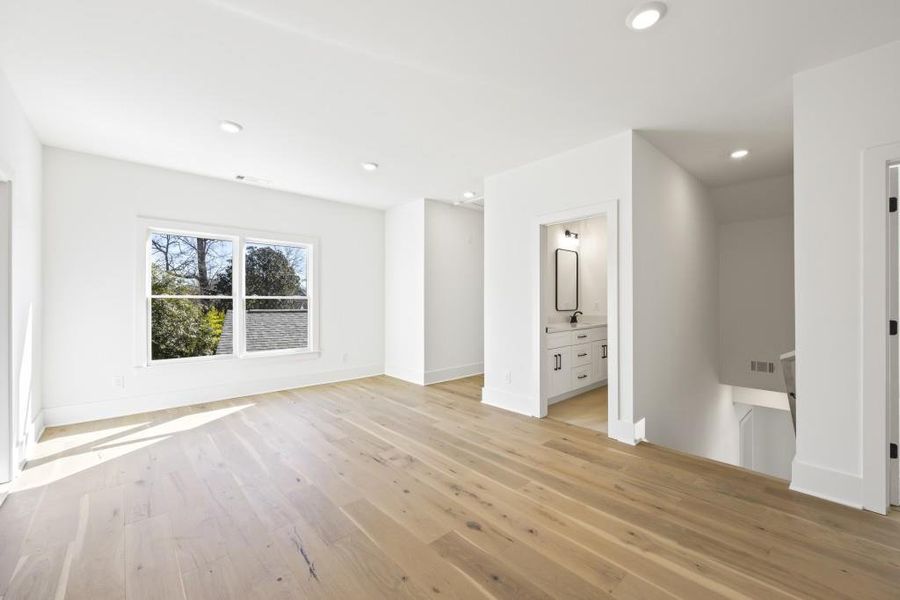 Spacious, unfurnished interior of a new home in , Madison (Image 21).