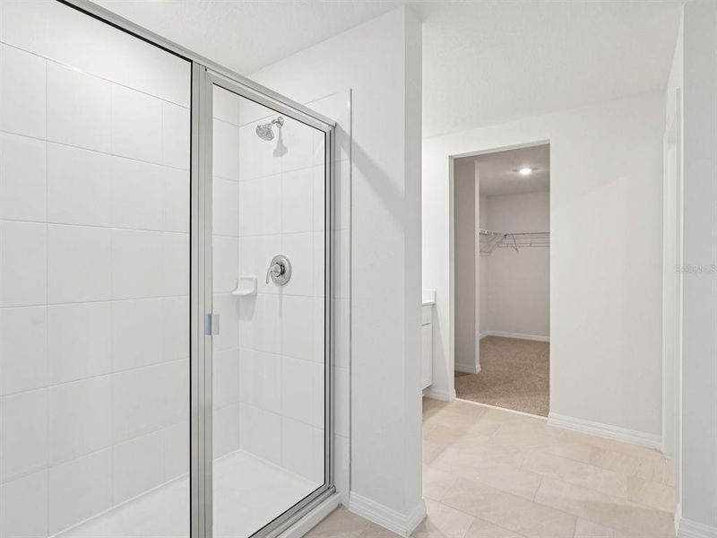 Spacious, unfurnished interior of a new home in , Lady Lake (Image 8).