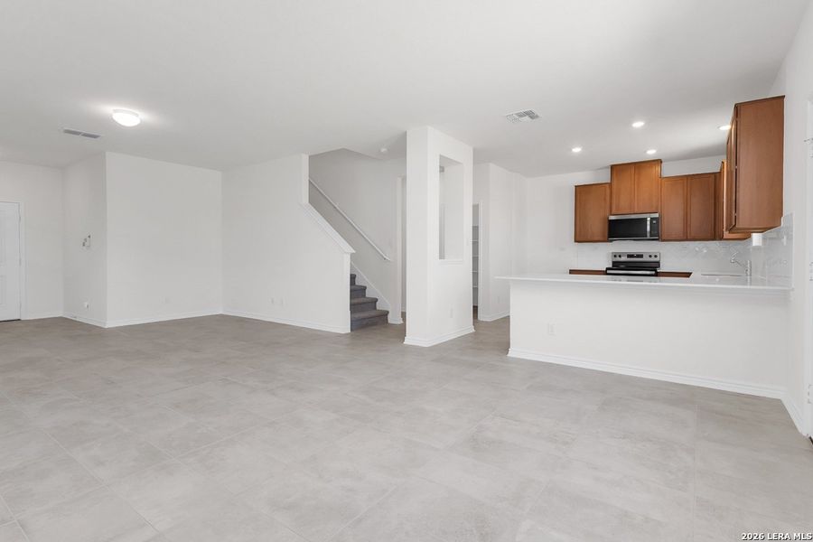 Spacious, unfurnished interior of a new home in The Granary - Heritage Collection, San Antonio (Image 16).