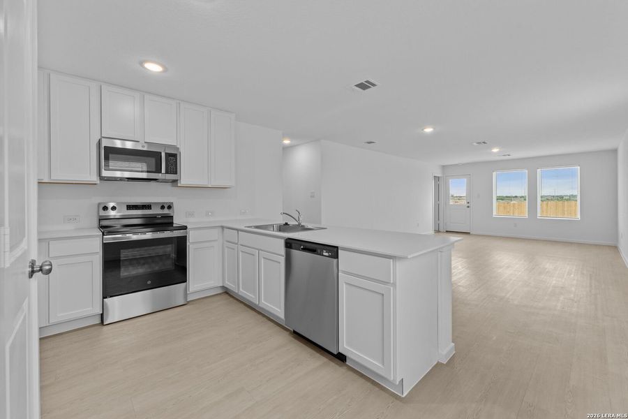 Furnished interior view inside a new home in Guadalupe Ridge, New Braunfels (Image 5).