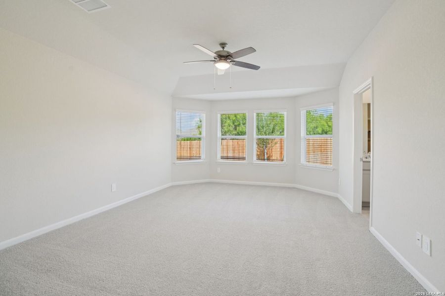 Spacious, unfurnished interior of a new home in Sagebrooke - Premier Series, San Antonio (Image 23).