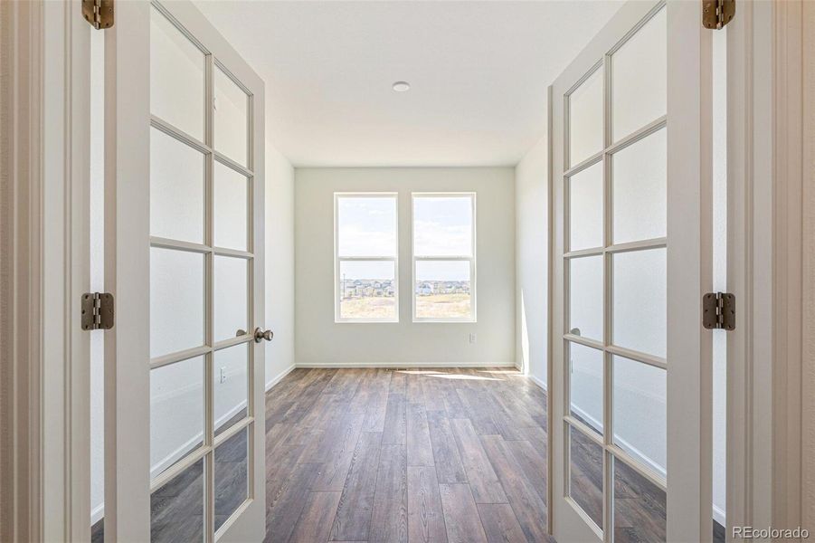 Spacious, unfurnished interior of a new home in Turnberry, Commerce City (Image 15).