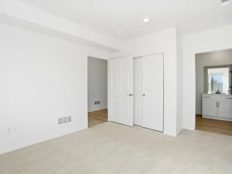 Spacious, unfurnished interior of a new home in Three Hills, Morrison (Image 22).
