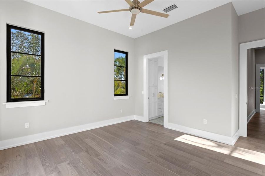 Spacious, unfurnished interior of a new home in , St. Petersburg (Image 23).