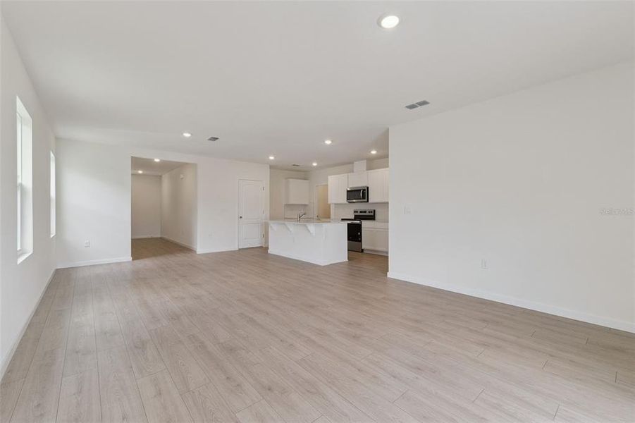 Spacious, unfurnished interior of a new home in Campbell Crossing, Port Orange (Image 16).