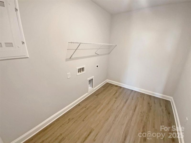 Spacious, unfurnished interior of a new home in Edgewater, Lancaster (Image 14).