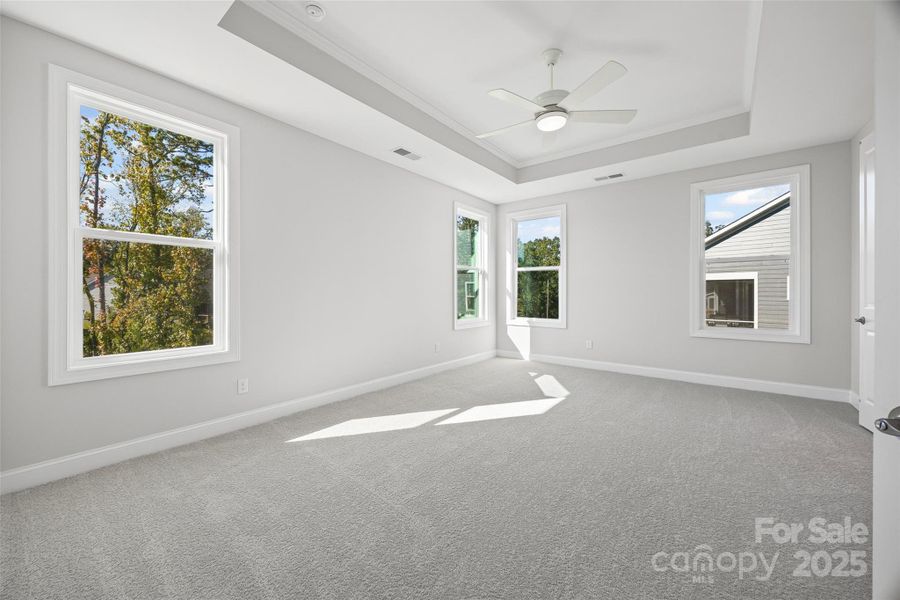 Spacious, unfurnished interior of a new home in Handsmill on Lake Wylie, York (Image 21).