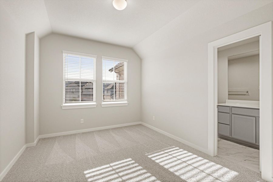 Spacious, unfurnished interior of a new home in Morton Creek Ranch, Katy (Image 21).